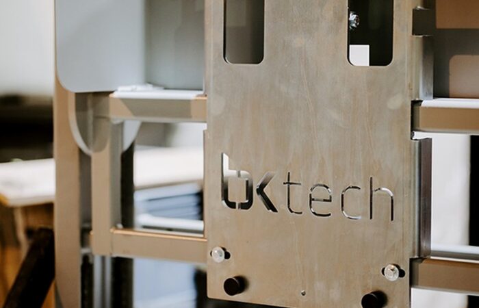 Teknisk detalj med BK Tech Energy AB logotyp